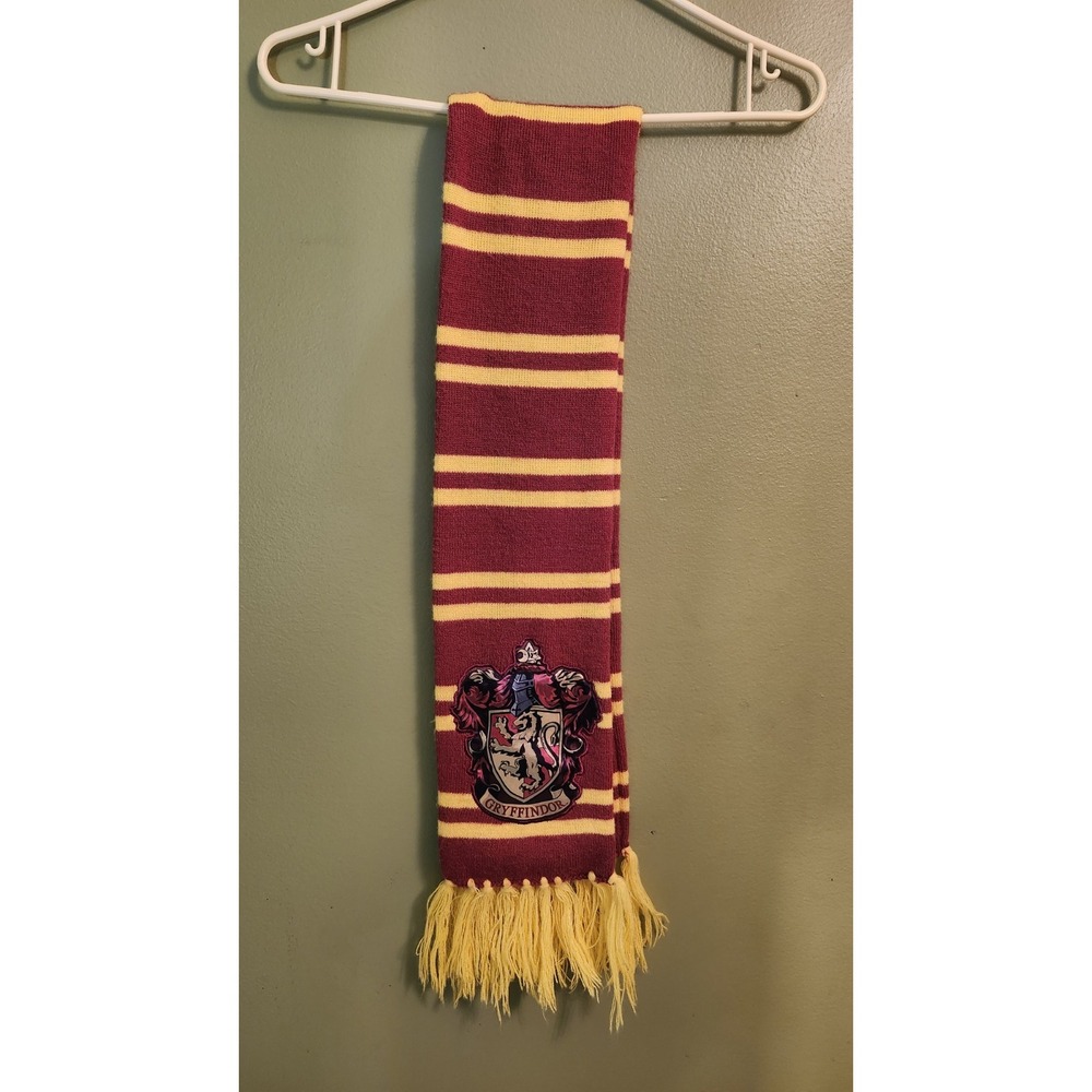 Harry‎ Potter Gryffindor Scarf With Logo Crest.